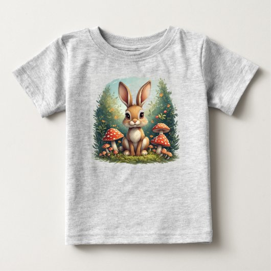 赤いキノコの間の可愛いウサギ ベビーTシャツ (正面)