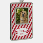 赤いキャンディーケーンのストライプ 犬の写真 フレーム付きオーナメント シルバープレートフレームオーナメント (右)