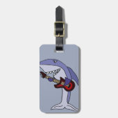 赤いギターを演奏しているおもしろいな鮫 ラゲッジタグ (正面縦)