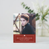 赤いクラシック卒業キャップ写真卒業 案内ポストカード (スタンド正面)