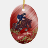 赤いクリスマスにジャンプする女の子と馬をパーソナライズ セラミックオーナメント (正面)