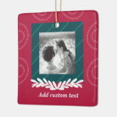 赤いクリスマスのカスタマイズ可能なエレガント写真 セラミックオーナメント (左)