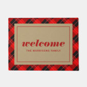 赤いクリスマスのプレイドパーソナライズされた歓迎 ドアマット (正面)
