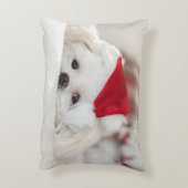 赤いクリスマスの帽子をかぶったかわいい白犬 アクセントクッション (裏面(縦))