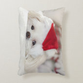 赤いクリスマスの帽子をかぶったかわいい白犬 アクセントクッション (正面(垂直))