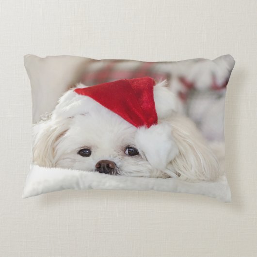 赤いクリスマスの帽子をかぶったかわいい白犬 アクセントクッション (裏面)