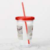 赤いクリスマスの帽子をかぶったかわいい白犬 アクリルタンブラー (左)