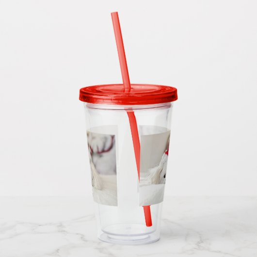 赤いクリスマスの帽子をかぶったかわいい白犬 アクリルタンブラー (左)