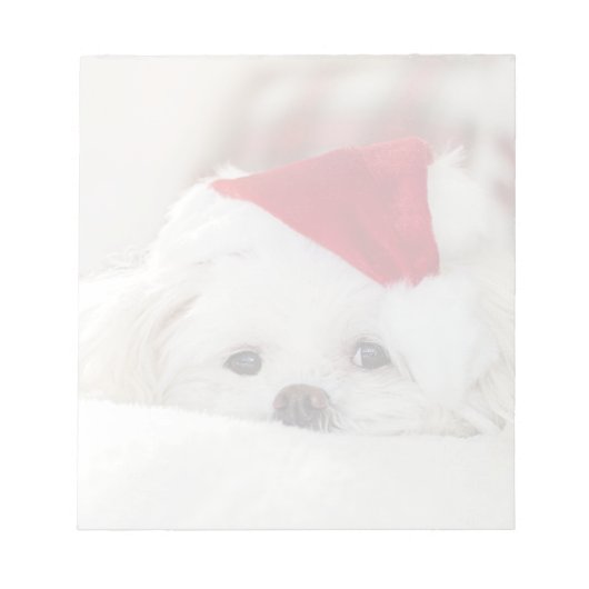 赤いクリスマスの帽子をかぶったかわいい白犬 ノートパッド (正面)