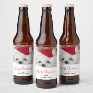 赤いクリスマスの帽子をかぶったかわいい白犬 ビールラベル