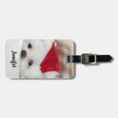赤いクリスマスの帽子をかぶったかわいい白犬 ラゲッジタグ (正面横)