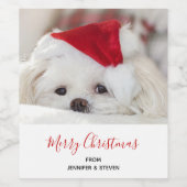 赤いクリスマスの帽子をかぶったかわいい白犬 ワインラベル (シングルラベル)