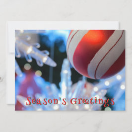 赤いクリスマスの飾りと白い光 シーズンカード
