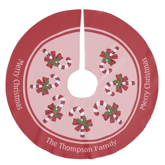 赤いクリスマスキャンディカスタムーと家族の名前 ブラッシュドポリエステルツリースカート (正面)