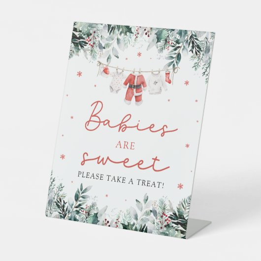 赤いクリスマスサンタベビーは甘い楽しみ 台座サイン (正面)