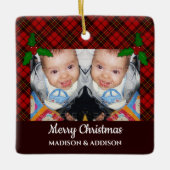 赤いクリスマスタータンチェックのパターン写真のパーソナライズ セラミックオーナメント (正面)