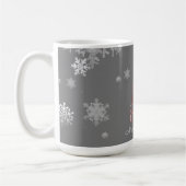 赤いクリスマスツリーと雪片マグカップ コーヒーマグカップ (左)