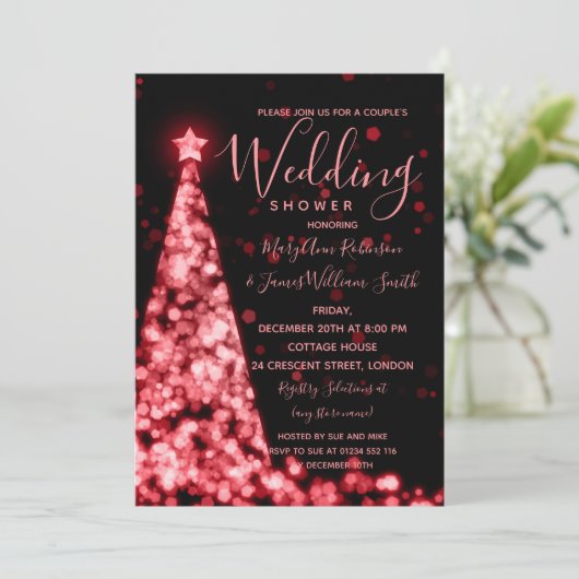 赤いクリスマスツリーは休日のカップルのシャワーをつけます 招待状 (スタンド正面)