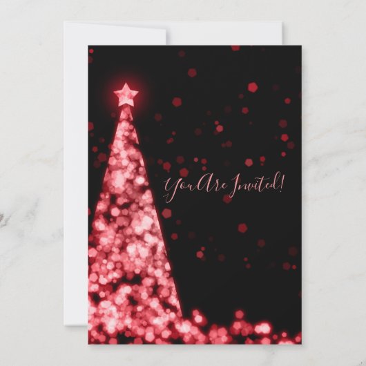 赤いクリスマスツリーは休日のカップルのシャワーをつけます 招待状 (裏面)