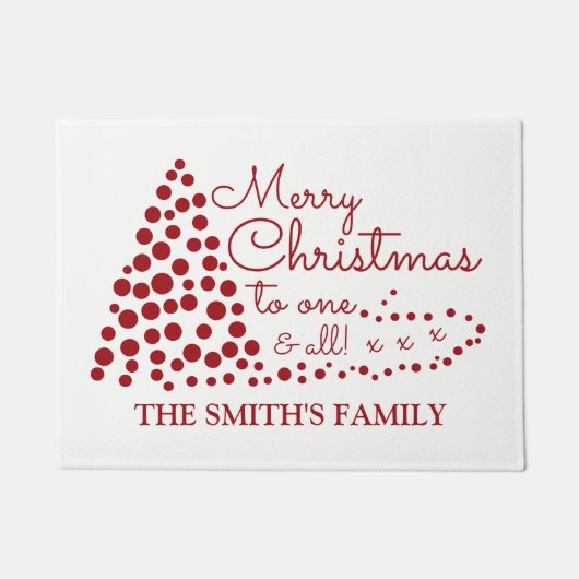 赤いクリスマスツリーパーソナライズされた、ファミリーネームドーム ドアマット (正面)