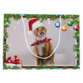 赤いクリスマスハットにハッピーキャット ラージペーパーバッグ (裏面)