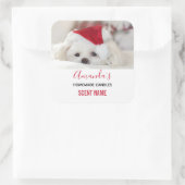 赤いクリスマスハットキャンドルの香りのかわいい白い犬 スクエアシール (バッグ)