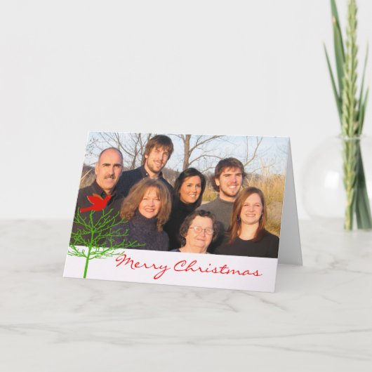 赤いクリスマスバードグリーンツリーあなたの写真 シーズンカード (正面)