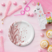 赤いクリスマスパインの木の雪の装飾美しい ペーパープレート (パーティー)