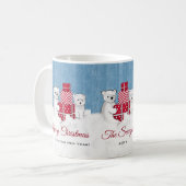 赤いクリスマスプレゼントが贈られる愛らしいホッキョクグマ コーヒーマグカップ (正面左)