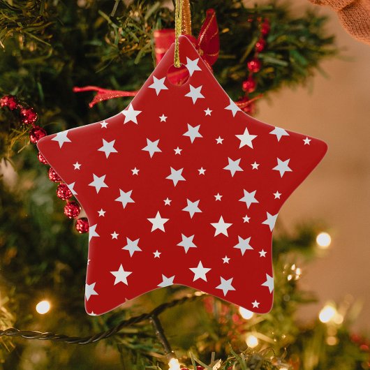 赤いクリスマスホリデーに輝く白い星 セラミックオーナメント