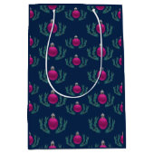 赤いクリスマスボールと緑の枝 ミディアムペーパーバッグ (正面)