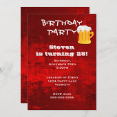 赤いグランジ抽象的な誕生日パーティーのビールマグカップ 招待状 (正面/裏面)