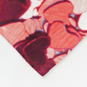 赤いグリッターハート：ミニマリストテクスチャ フリースブランケット (角)