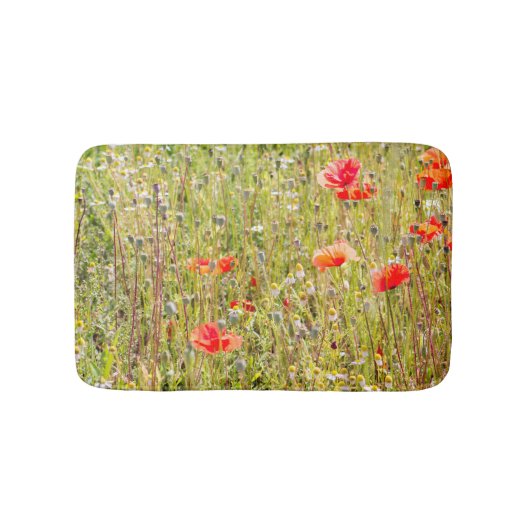 赤いケシおよび野生の花の花柄分野 バスマット (正面)