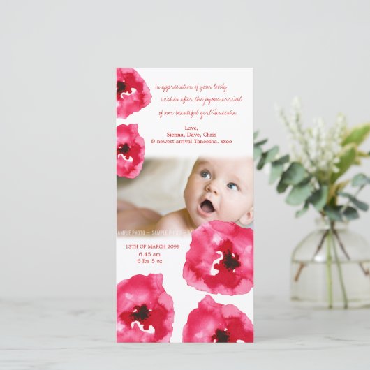 赤いケシのベビーの誕生は写真カード感謝していしています サンキューカード (スタンド正面)