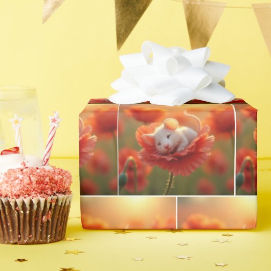 赤いケシの上で白いネズミが昼寝 ラッピングペーパー (誕生日パーティー)