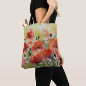 赤いケシの花、柔らかい水色。 トートバッグ (クローズアップ)