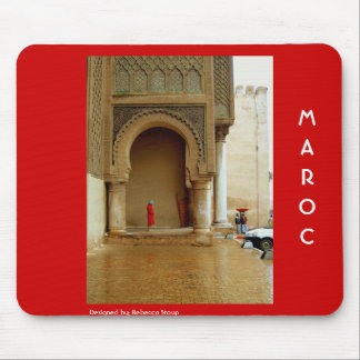 赤いコートの女の子 マウスパッド