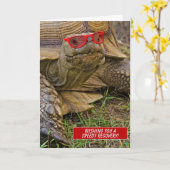 赤いサングラスで素早く回復する古い亀 カード (黄色い花)