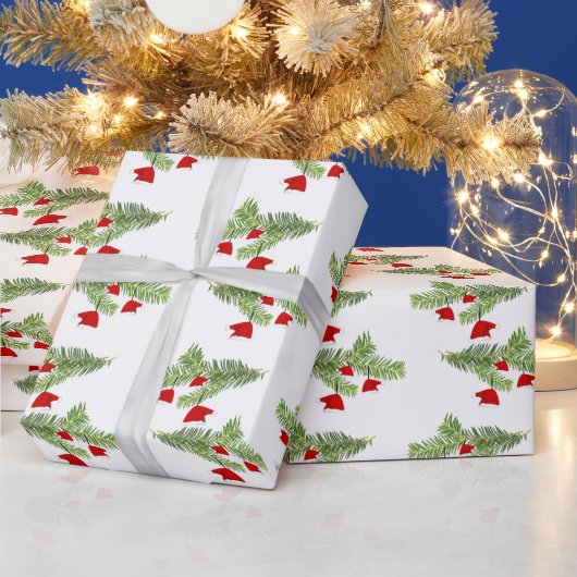 赤いサンタの帽子のオーナメント 松の枝 クリスマス ラッピングペーパー (クリスマス)