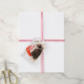 赤いサンタハットのクリスマスを迎えるかわいい子犬 ギフトタグ (より糸付き)