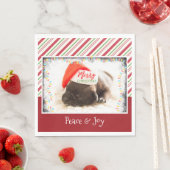 赤いサンタハットクリスマスに可愛い子犬のパグ スタンダードランチョンナプキン (インサイチュ)