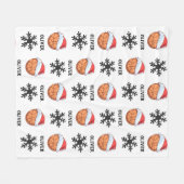 赤いサンタハットスノーフレーク名のバスケットボールボール フリースブランケット (正面(横))