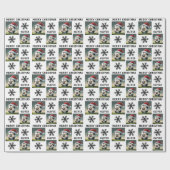 赤いサンタハットスノーフレーク名付きサッカーボール ラッピングペーパー (フラット)