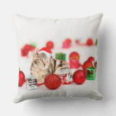 赤いサンタ帽のクリスマスを着た猫 クッション (裏面)