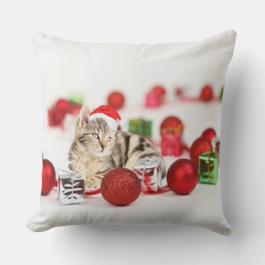 赤いサンタ帽のクリスマスを着た猫 クッション (正面)