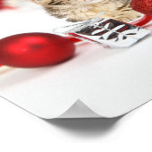 赤いサンタ帽のクリスマスを着た猫 ポスター (角)