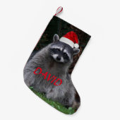 赤いサンタ帽をかぶったアライグマ スモールクリスマスストッキング (正面 (吊り時))