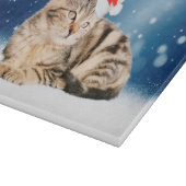 赤いサンタ帽をかぶった可愛い猫クリスマス雪 カッティングボード (角)