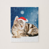 赤いサンタ帽をかぶった可愛い猫クリスマス雪 ジグソーパズル (縦)